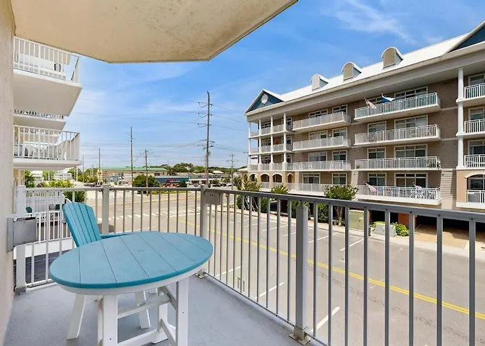 Holiday home Ocean Block With 2 Balconies Ac Fireplace Laundry & Shared Pool *