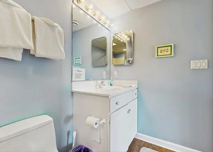 Holiday home Ocean Block With 2 Balconies Ac Fireplace Laundry & Shared Pool Ocean City