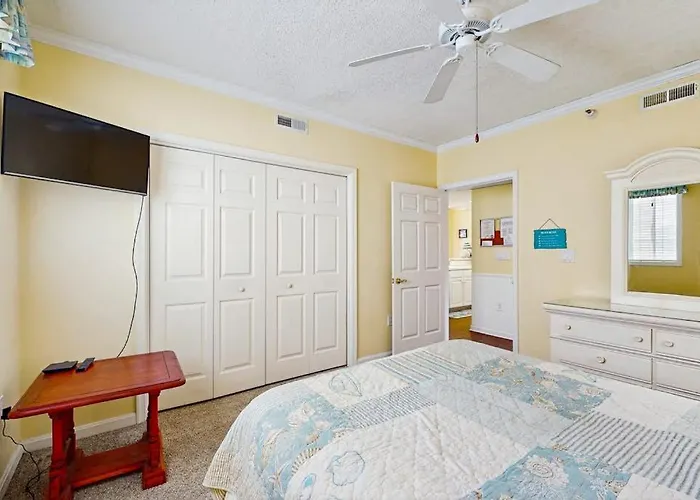 Holiday home Ocean Block With 2 Balconies Ac Fireplace Laundry & Shared Pool *