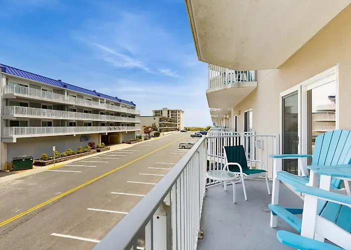 Ocean Block With 2 Balconies Ac Fireplace Laundry & Shared Pool Holiday home *
